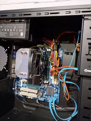 ПК Б-класс Gigabyte GA-MA74GM Tower / AMD Athlon II X2 250 (2 ядра по 3.0 GHz) / 4 GB DDR2 / 128 GB SSD / AMD 740G Graphics / 350W