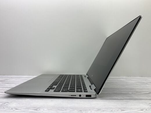 Ноутбук-трансформер Б-класс Dell Inspiron 13 7386 2-in-1 / 13.3" (1920x1080) IPS Touch / Intel Core i7-8565U (4 (8) ядра по 1.8 - 4.6 GHz) / 16 GB DDR4 / 240 GB SSD / Intel UHD Graphics / WebCam