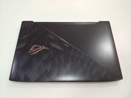 Игровой ноутбук Asus ROG Strix GL503G / 15.6" (1920x1080) TN LED / Intel Core i7-8750H (6 (12) ядер по 2.2 - 4.1 GHz) / 16 GB DDR4 / 256 GB SSD+1000 GB HDD / nVidia GeForce GTX 1050 Ti, 4 GB GDDR5, 128-bit / WebCam / USB 3.0 / HDMI / Thunderbolt / MiniDP Игровой ноутбук Asus ROG Strix GL503G / 15.6" (1920x1080) TN LED / Intel Core i7-8750H (6 (12) ядер по 2.2 - 4.1 GHz) / 16 GB DDR4 / 256 GB SSD+1000 GB HDD / nVidia GeForce GTX 1050 Ti, 4 GB GDDR5, 128-bit / WebCam / USB 3.0 / HDMI / Thunderbolt / MiniDP