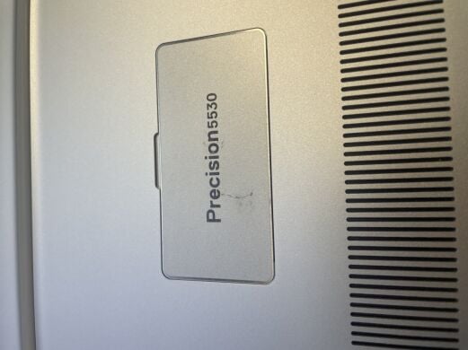 Мобильная рабочая станция Dell Precision 5530 / 15.6" (1920x1080) IPS / Intel Core i7-8850H (6 (12) ядра по 2.6 - 4.3 GHz) / 16 GB DDR4 / 240 GB SSD / nVidia Quadro P2000, 4 GB GDDR5, 128-bit / WebCam