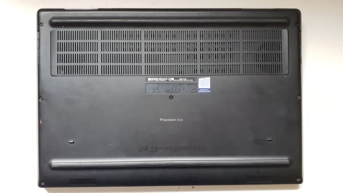 Мобильная рабочая станция Dell Precision 7530 / 15.6" (1920x1080) IPS / Intel Core i7-8850H (6 (12) ядер по 2.6 - 4.3 GHz) / 32 GB DDR4 / 128 GB SSD + 512 GB SSD / nVidia Quadro P1000, 4 GB GDDR5, 128-bit / WebCam