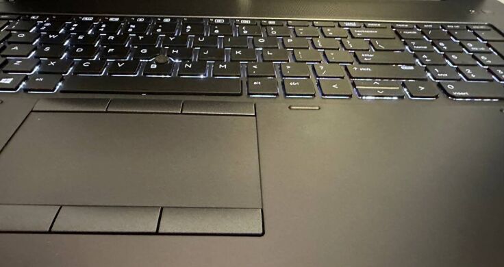 Мобильная рабочая станция HP zBook 17 G4 / 17.3" (1920x1080) IPS / Intel Xeon E3-1535M v6 (4 (8) ядра по 3.1 - 4.2 GHz) / 32 GB DDR4 / 500 GB SSD / nVidia Quadro P4000, 8 GB GDDR5, 256-bit / WebCam Мобильная рабочая станция HP zBook 17 G4 / 17.3" (1920x1080) IPS / Intel Xeon E3-1535M v6 (4 (8) ядра по 3.1 - 4.2 GHz) / 32 GB DDR4 / 500 GB SSD / nVidia Quadro P4000, 8 GB GDDR5, 256-bit / WebCam