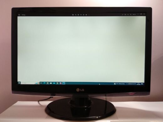 Монитор Б-класс LG Flatron W2453TQ / 24" (1920x1080) TN / VGA, DVI