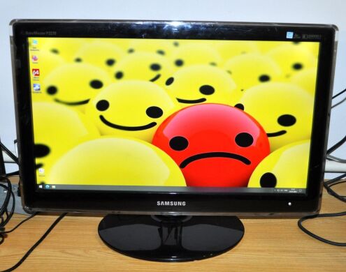 Монитор Б-класс Samsung SyncMaster P2270 / 22" (1920x1080) TN / DVI + Кабели подключения