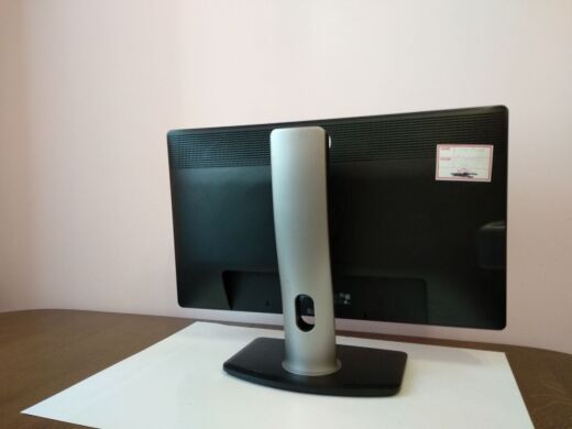 Монитор Dell Professional P2312Ht / 23" (1920x1080) TN / DVI, VGA, USB / VESA 100x100