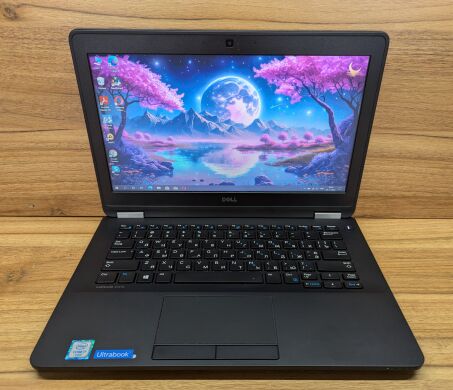 Нетбук Dell Latitude E7270 / 12.5" (1366x768) TN / Intel Core i7-6600U (2 (4) ядра по 2.6 - 3.4 GHz) / 8 GB DDR4 / 256 GB SSD / Intel HD Graphics 520 / WebCam / HDMI / Windows 10 Нетбук Dell Latitude E7270 / 12.5" (1366x768) TN / Intel Core i7-6600U (2 (4) ядра по 2.6 - 3.4 GHz) / 8 GB DDR4 / 256 GB SSD / Intel HD Graphics 520 / WebCam / HDMI / Windows 10