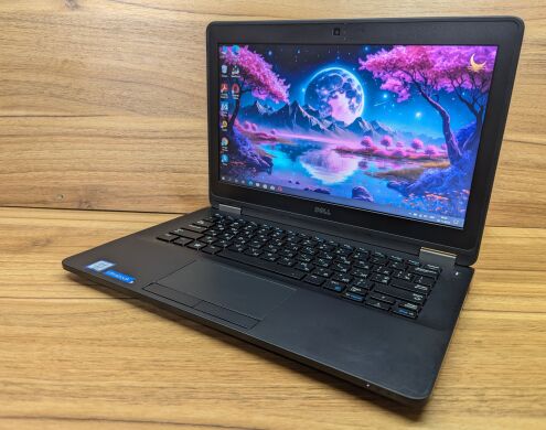 Нетбук Dell Latitude E7270 / 12.5" (1366x768) TN / Intel Core i7-6600U (2 (4) ядра по 2.6 - 3.4 GHz) / 8 GB DDR4 / 256 GB SSD / Intel HD Graphics 520 / WebCam / HDMI / Windows 10 Нетбук Dell Latitude E7270 / 12.5" (1366x768) TN / Intel Core i7-6600U (2 (4) ядра по 2.6 - 3.4 GHz) / 8 GB DDR4 / 256 GB SSD / Intel HD Graphics 520 / WebCam / HDMI / Windows 10