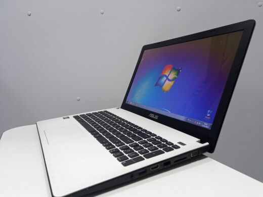 Ноутбук Asus K501U / 15.6" (1366x768) TN / AMD E2-1800 (2 ядра 1.7 GHz) / 4 GB DDR3 / 500 GB HDD / AMD Radeon HD 7340 Graphics / WebCam / АКБ не держит