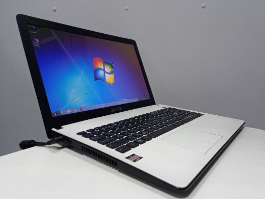 Ноутбук Asus K501U / 15.6" (1366x768) TN / AMD E2-1800 (2 ядра 1.7 GHz) / 4 GB DDR3 / 500 GB HDD / AMD Radeon HD 7340 Graphics / WebCam / АКБ не держит