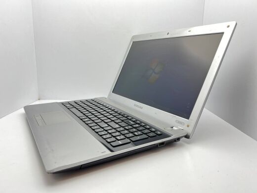Ноутбук Б-класс Samsung RV515 / 15.6" (1366x768) TN / Intel Core i3-370M (2 (4) ядра по 2.4 GHz) / 4 GB DDR3 / 500 GB HDD / nVidia GeForce 315M, 512 MB GDDR3, 64-bit / WebCam