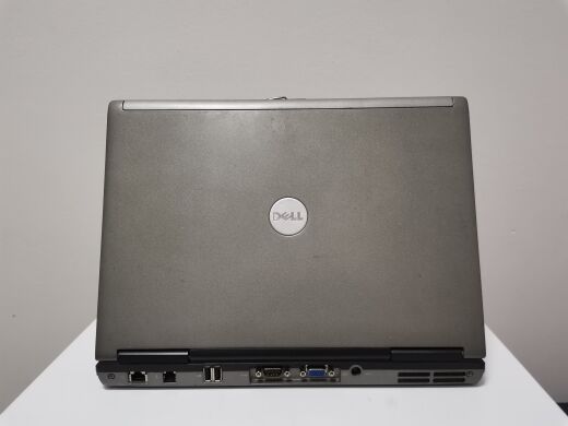 Ноутбук Б - класу Dell Latitude D630 / 14.1" (1280x800) TN LED / Intel Core 2 Duo T7250 (2 ядра по 2.0 GHz) / 3 GB DDR2 / 160 GB HDD / Intel GMA X3100 / DVD-RW / Com Port (IEEE 1394)