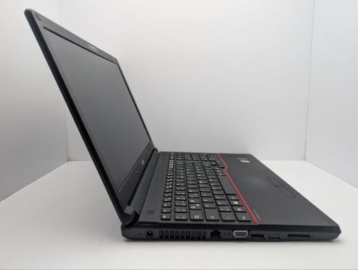 Ноутбук Fujitsu LifeBook E554 / 15.6" (1920x1080) IPS / Intel Core i5-4210M (2 (4) ядра по 2.6 - 3.2 GHz) / 8 GB DDR3 / 500 GB HDD / Intel HD Graphics 4600 / WebCam