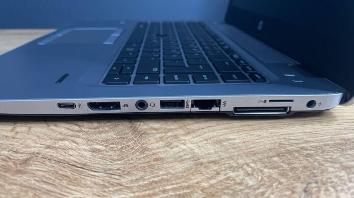 Ноутбук HP EliteBook 745 G4 / 14" (1920x1080) TN / AMD A12-8830B (4 ядра по 2.5 - 3.4 GHz) / 8 GB DDR4 / 256 GB SSD / AMD Radeon R7 Graphics / WebCam