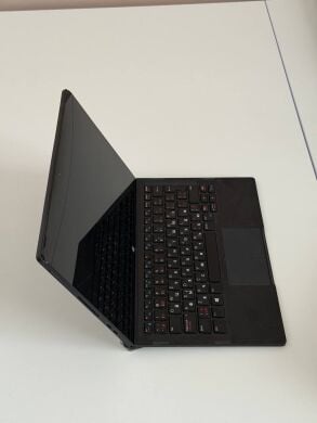Планшет Б-класс Dell Latitude 7275 2-in-1 / 12.5" (3840x2160) IPS Touch / Intel Core m7-6Y75 (2 (4) ядра по 1.2 - 3.1 GHz) / 8 GB DDR3 / 128 GB SSD / Intel HD Graphics 515 / WebCam / Windows 10 