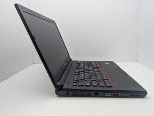 Ноутбук Fujitsu LifeBook E546 / 14" (1366x768) TN / Intel Core i5-6200U (2 (4) ядра по 2.3 - 2.8 GHz) / 8 GB DDR4 / 500 GB HDD / Intel HD Graphics 520 / WebCam