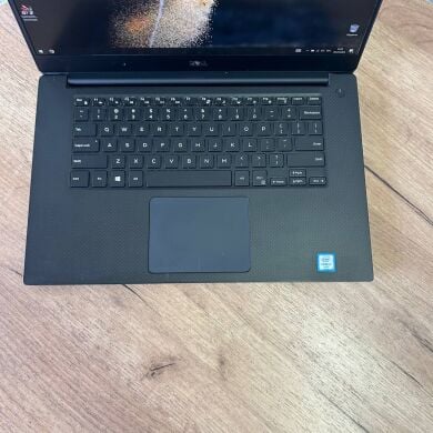 Мобільна робоча станція Б-клас Dell Precision 5510 / 15.6" (1920x1080) IPS / Intel Core i7-6820HQ (4 (8) ядра по 2.7 - 3.6 GHz) / 12 GB DDR4 / 512 GB SSD / nVidia Quadro M1000M, 2 GB GDDR5, 128-bit / WebCam