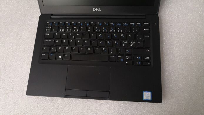 Нетбук Dell Latitude E7290 / 12.5" (1366x768) TN LED / Intel Core i5-7300U (2 (4) ядра по 2.6 - 3.5 GHz) / 8 GB DDR4 / 256 GB SSD / Intel HD Graphics 620 / WebCam Нетбук Dell Latitude E7290 / 12.5" (1366x768) TN LED / Intel Core i5-7300U (2 (4) ядра по 2.6 - 3.5 GHz) / 8 GB DDR4 / 256 GB SSD / Intel HD Graphics 620 / WebCam