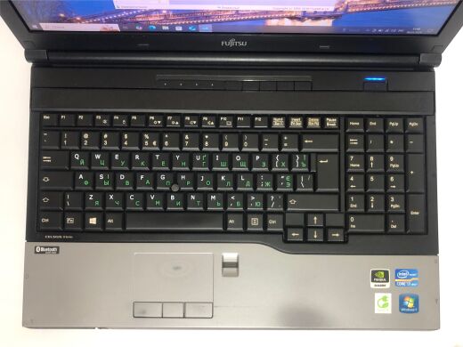 Мобильная рабочая станция Б-класс Fujitsu Celsius H720 / 15.6" (1920x1080) TN / Intel Core i7-3720QM (4 (8) ядра по 2.6 - 3.6 GHz) / 8 GB DDR3 / 256 GB SSD + 500 GB HDD / nVidia Quadro K1000M, 2 GB GDDR5, 128-bit / WebCam / DVD-ROM Мобильная рабочая станция Б-класс Fujitsu Celsius H720 / 15.6" (1920x1080) TN / Intel Core i7-3720QM (4 (8) ядра по 2.6 - 3.6 GHz) / 8 GB DDR3 / 256 GB SSD + 500 GB HDD / nVidia Quadro K1000M, 2 GB GDDR5, 128-bit / WebCam / DVD-ROM