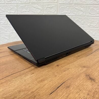 Ігровий ноутбук Б-клас Clevo NH77DE / 17.3" (1920x1080) IPS / Intel Core i7-10750H (6 (12) ядер по 2.6 - 5.0 GHz) / 8 GB DDR4 / 256 GB SSD NVMe + 1000 GB HDD / nVidia GeForce GTX 1650 Ti, 4 GB GDDR6, 128-bit / WebCam Ігровий ноутбук Б-клас Clevo NH77DE / 17.3" (1920x1080) IPS / Intel Core i7-10750H (6 (12) ядер по 2.6 - 5.0 GHz) / 8 GB DDR4 / 256 GB SSD NVMe + 1000 GB HDD / nVidia GeForce GTX 1650 Ti, 4 GB GDDR6, 128-bit / WebCam