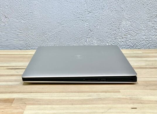 Мобільна робоча станція Dell Precision 5540 / 15.6" (3840x2160) IPS Touch / Intel Core i7-9850H (6 (12) ядер по 2.6 - 4.6 GHz) / 32 GB DDR4 / 512 GB SSD / nVidia Quadro T1000, 4 GB GDDR5, 128-bit / WebCam / Win 11 Pro