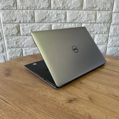Мобільна робоча станція Б-клас Dell Precision 5510 / 15.6" (1920x1080) IPS / Intel Core i7-6820HQ (4 (8) ядра по 2.7 - 3.6 GHz) / 12 GB DDR4 / 512 GB SSD / nVidia Quadro M1000M, 2 GB GDDR5, 128-bit / WebCam