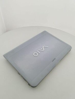 Ноутбук Sony Vaio VPCEB4S1E / 15.6" (1920x1080) TN / Intel Core i3-380M (2 (4) ядра по 2.53 GHz) / 4 GB DDR3 / 240 GB SSD / AMD Radeon HD 5450, 512 MB DDR2, 64-bit / WebCam / Win 10 Pro