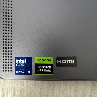 Игровой ноутбук Б-класс MSI Creator 16 AI Studio A1VHG / 16" (3840x2400) IPS / Intel Core Ultra 9 185H (16 (22) ядер по 3.9 - 5.1 GHz) / 32 GB DDR5 / 1000 GB SSD NVMe / nVidia GeForce RTX 4080, 12 GB GDDR6, 192-bit / WebCam Игровой ноутбук Б-класс MSI Creator 16 AI Studio A1VHG / 16" (3840x2400) IPS / Intel Core Ultra 9 185H (16 (22) ядер по 3.9 - 5.1 GHz) / 32 GB DDR5 / 1000 GB SSD NVMe / nVidia GeForce RTX 4080, 12 GB GDDR6, 192-bit / WebCam