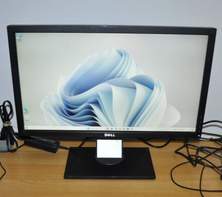 Монитор Б-класс Dell P2310Hc / 23" (1920x1080) TN / VGA, DVI, USB + Кабели (VGA, DVI, DisplayPort на выбор)&nbsp;и питания&nbsp;в комплекте