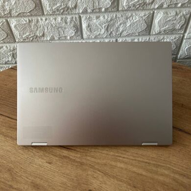 Ультрабук-трансформер Samsung NP930MBE-K05US / 13.3" (1920x1080) IPS Touch / Intel Core i7-8565U (4 (8) ядра по 1.8 - 4.6 GHz) / 16 GB DDR4 / 256 GB SSD / Intel UHD Graphics / WebCam