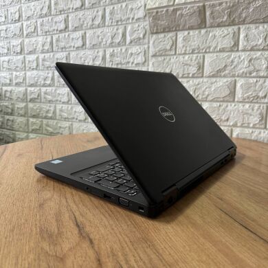 Мобільна робоча станція Dell Precision 3520 / 15.6" (1366x768) TN / Intel Core i5-6440HQ (4 ядра по 2.6 - 3.5 GHz) / 8 GB DDR4 / 256 GB SSD M.2 / nVidia Quadro M620, 2 GB GDDR5, 128-bit / WebCam