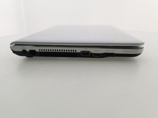 Ноутбук Sony Vaio VPCEB4S1E / 15.6" (1920x1080) TN / Intel Core i3-380M (2 (4) ядра по 2.53 GHz) / 4 GB DDR3 / 240 GB SSD / AMD Radeon HD 5450, 512 MB DDR2, 64-bit / WebCam / Win 10 Pro