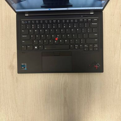 Ультрабук Б-клас Lenovo ThinkPad X1 Carbon Gen 9 / 14" (1920x1200) IPS / Intel Core i7-1165G7 (4 (8) ядра по 2.8 - 4.7 GHz) / 16 GB DDR4 / 512 GB SSD NVMe / Intel Iris Xe Graphics / WebCam Ультрабук Б-клас Lenovo ThinkPad X1 Carbon Gen 9 / 14" (1920x1200) IPS / Intel Core i7-1165G7 (4 (8) ядра по 2.8 - 4.7 GHz) / 16 GB DDR4 / 512 GB SSD NVMe / Intel Iris Xe Graphics / WebCam