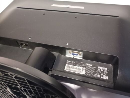 Комплект ПК: HP Compaq Pro 6300 SFF / Intel Core i5-3470 (4 ядра по 3.2 - 3.6 GHz) / 8 GB DDR3 / 320 GB HDD / Intel HD Graphics 2500 + Монитор Philips 223V5L / 22" (1920x1080) TN / 1x VGA / VESA 100x100