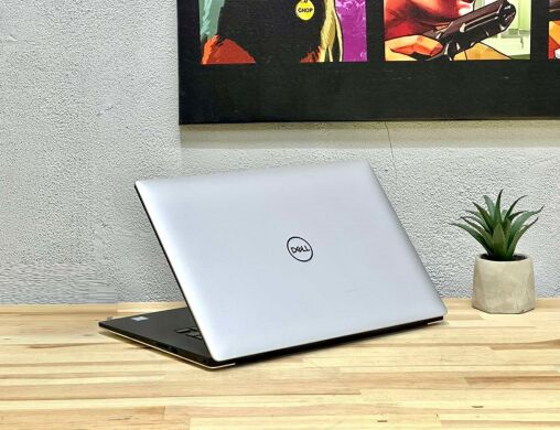 Мобільна робоча станція Dell Precision 5540 / 15.6" (3840x2160) IPS Touch / Intel Core i7-9850H (6 (12) ядер по 2.6 - 4.6 GHz) / 32 GB DDR4 / 512 GB SSD / nVidia Quadro T1000, 4 GB GDDR5, 128-bit / WebCam / Win 11 Pro