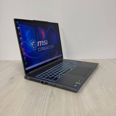 Игровой ноутбук Б-класс MSI Creator 16 AI Studio A1VHG / 16" (3840x2400) IPS / Intel Core Ultra 9 185H (16 (22) ядер по 3.9 - 5.1 GHz) / 32 GB DDR5 / 1000 GB SSD NVMe / nVidia GeForce RTX 4080, 12 GB GDDR6, 192-bit / WebCam Игровой ноутбук Б-класс MSI Creator 16 AI Studio A1VHG / 16" (3840x2400) IPS / Intel Core Ultra 9 185H (16 (22) ядер по 3.9 - 5.1 GHz) / 32 GB DDR5 / 1000 GB SSD NVMe / nVidia GeForce RTX 4080, 12 GB GDDR6, 192-bit / WebCam