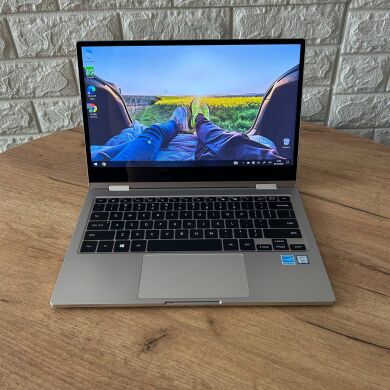 Ультрабук-трансформер Samsung NP930MBE-K05US / 13.3" (1920x1080) IPS Touch / Intel Core i7-8565U (4 (8) ядра по 1.8 - 4.6 GHz) / 16 GB DDR4 / 256 GB SSD / Intel UHD Graphics / WebCam