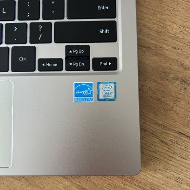 Ультрабук-трансформер Samsung NP930MBE-K05US / 13.3" (1920x1080) IPS Touch / Intel Core i7-8565U (4 (8) ядра по 1.8 - 4.6 GHz) / 16 GB DDR4 / 256 GB SSD / Intel UHD Graphics / WebCam