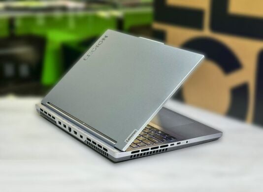 Ігровий ноутбук Lenovo Legion Slim 5 16IRH8 / 16" (2560x1600) IPS / Intel Core i5-13500H (12 (16) ядер по 3.5 - 4.7 GHz) / 16 GB DDR5 / 512 GB SSD M.2 / nVidia GeForce RTX 4060, 8 GB GDDR6, 128-bit / WebCam / Win 11 Home