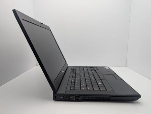 Ноутбук Dell Latitude E6400 / 14" (1280x800) TN / Intel Core 2 Duo P8700 (2 ядра по 2.53 GHz) / 4 GB DDR2 / 250 GB HDD / Intel GMA 4500MHD Graphics / DVD-ROM / АКБ не тримає Ноутбук Dell Latitude E6400 / 14" (1280x800) TN / Intel Core 2 Duo P8700 (2 ядра по 2.53 GHz) / 4 GB DDR2 / 250 GB HDD / Intel GMA 4500MHD Graphics / DVD-ROM / АКБ не тримає