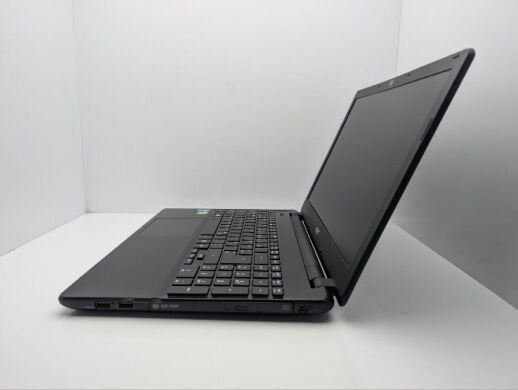 Ноутбук Acer Aspire E5-571G / 15.6" (1366x768) TN / Intel Core i3-4005U (2 (4) ядра по 1.7 GHz) / 6 GB DDR3 / 500 GB HDD / nVidia GeForce 820M, 1 GB GDDR3, 64-bit / WebCam / DVD-ROM