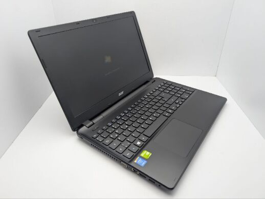 Ноутбук Acer Aspire E5-571G / 15.6" (1366x768) TN / Intel Core i3-4005U (2 (4) ядра по 1.7 GHz) / 6 GB DDR3 / 500 GB HDD / nVidia GeForce 820M, 1 GB GDDR3, 64-bit / WebCam / DVD-ROM