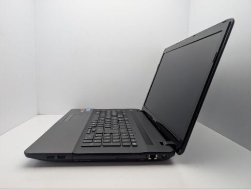 Ноутбук Packard Bell LS11HR / 17.3" (1600x900) TN / Intel Core i5-2430M (2 (4) ядра по 2.4 - 3.0 GHz) / 8 GB DDR3 / 120 GB SSD + 500 GB HDD / AMD Radeon HD 6550M, 1 GB GDDR3, 128-bit / WebCam / DVD-ROM