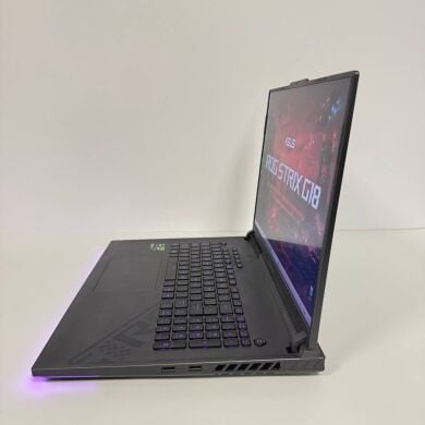 Ігровий ноутбук Б-клас Asus ROG Strix G18 G814JZ / 18.0" (2560x1600) IPS / Intel Core i9-13980HX (24 (32) ядер по 2.2 - 5.5 GHz) / 16 GB DDR5 / 512 GB SSD / nVidia GeForce RTX 4080, 12 GB GDDR6X, 192-bit / WebCam Ігровий ноутбук Б-клас Asus ROG Strix G18 G814JZ / 18.0" (2560x1600) IPS / Intel Core i9-13980HX (24 (32) ядер по 2.2 - 5.5 GHz) / 16 GB DDR5 / 512 GB SSD / nVidia GeForce RTX 4080, 12 GB GDDR6X, 192-bit / WebCam
