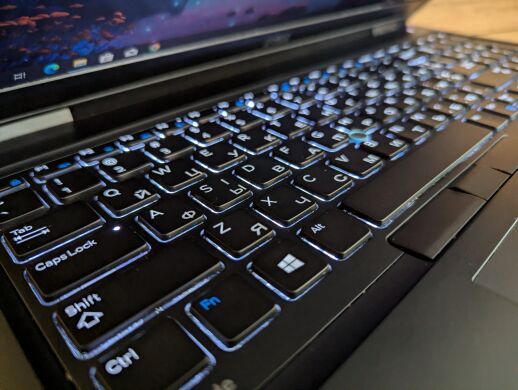 Ноутбук Dell Latitude 5580 / 15.6" (1920x1080) IPS / Intel Core i7-7820HQ (4 (8) ядра по 2.9 - 3.9 GHz) / 16 GB DDR4 / 512 GB SSD / nVidia GeForce 940MX, 2 GB GDDR5, 64-bit / WebCam / Windows 10