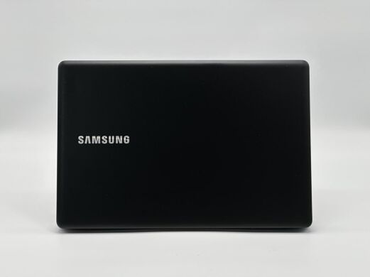 Ігровий ноутбук Samsung NP940Z5L / 15.6" (3840x2160) IPS Touch / Intel Core i7-6700HQ (4 (8) ядра по 2.6 - 3.5 GHz) / 16 GB DDR3 / 512 GB SSD / nVidia GeForce GTX 950M, 4 GB GDDR5, 128-bit / WebCam
