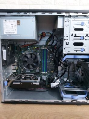 Комплект: Lenovo ThinkCentre M800 Tower / Intel Core i5-6600K (4 ядра по 3.5 - 3.9 GHz) / 16 GB DDR4 / 512 GB SSD + 500 GB HDD / AMD Radeon RX 550, 4 GB GDDR5, 128-bit / DVD-ROM + Монітор LG 24MB37PM-B / 24" (1920x1080) IPS Комплект: Lenovo ThinkCentre M800 Tower / Intel Core i5-6600K (4 ядра по 3.5 - 3.9 GHz) / 16 GB DDR4 / 512 GB SSD + 500 GB HDD / AMD Radeon RX 550, 4 GB GDDR5, 128-bit / DVD-ROM + Монітор LG 24MB37PM-B / 24" (1920x1080) IPS