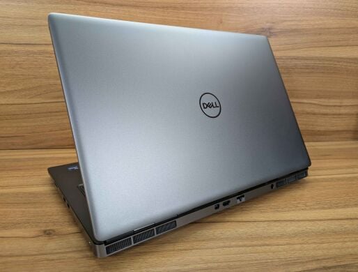 Мобільна робоча станція Б-клас Dell Precision 7760 / 17.3" (3840x2160) IPS / Intel Xeon W-11855M (6 (12) ядер по 3.2 - 4.9 GHz) / 32 GB DDR4 / 512 GB SSD / nVidia RTX A4000, 8 GB GDDR6, 256-bit / WebCam / Windows 11
