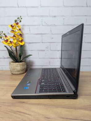 Мобільна робоча станція Б-клас Fujitsu Celsius H730 / 15.6" (1920x1080) TN / Intel Core i7-4810MQ (4 (8) ядра по 2.8 - 3.8 GHz) / 24 GB DDR3 / 256 GB SSD / nVidia Quadro K510M, 1 GB GDDR5, 64-bit / WebCam / DVD-ROM