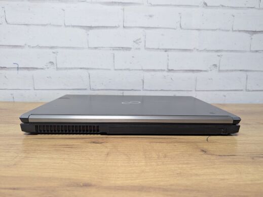 Мобільна робоча станція Б-клас Fujitsu Celsius H730 / 15.6" (1920x1080) TN / Intel Core i7-4810MQ (4 (8) ядра по 2.8 - 3.8 GHz) / 24 GB DDR3 / 256 GB SSD / nVidia Quadro K510M, 1 GB GDDR5, 64-bit / WebCam / DVD-ROM