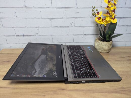 Мобільна робоча станція Б-клас Fujitsu Celsius H730 / 15.6" (1920x1080) TN / Intel Core i7-4810MQ (4 (8) ядра по 2.8 - 3.8 GHz) / 24 GB DDR3 / 256 GB SSD / nVidia Quadro K510M, 1 GB GDDR5, 64-bit / WebCam / DVD-ROM